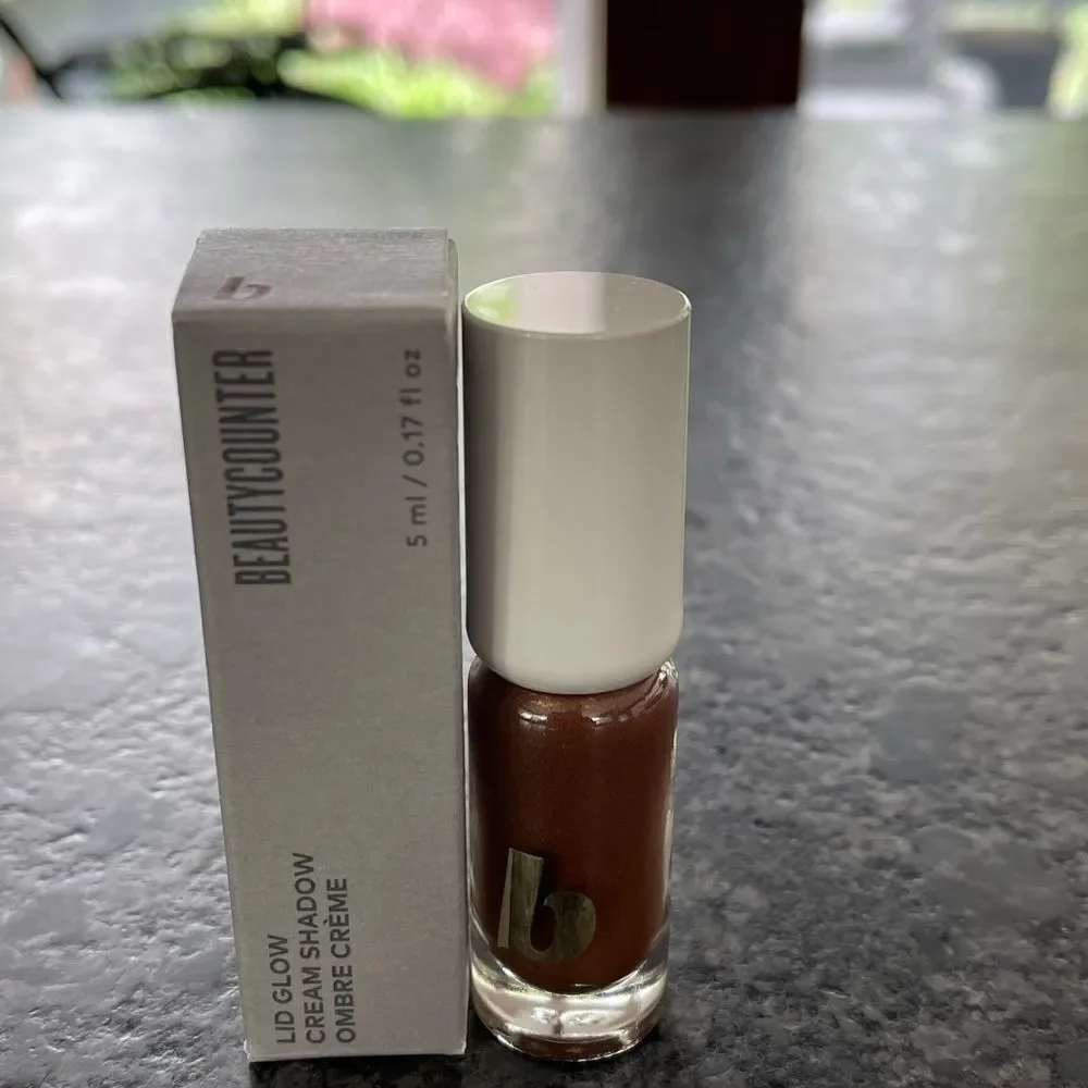Beautycounter Lid Glow Cream Shadow in Ember, a  shimmering deep bronze BNIB